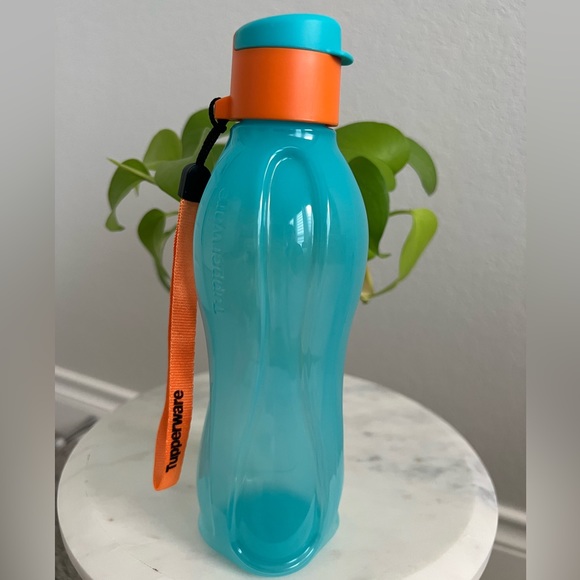 Tupperware water bottle - Picture 5 of 8